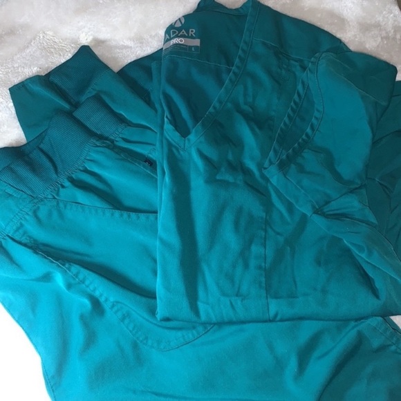 Scrub Set - - Picture 2 of 8